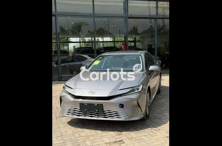 BRAND NEW 2025 TOYOTA CAMRY - 2/5