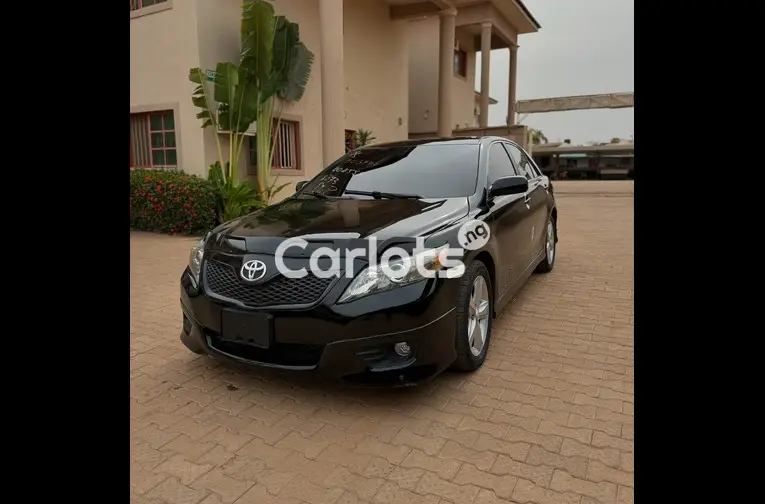 TOKS STANDARD 2011 TOYOTA CAMRY SE - 2/5