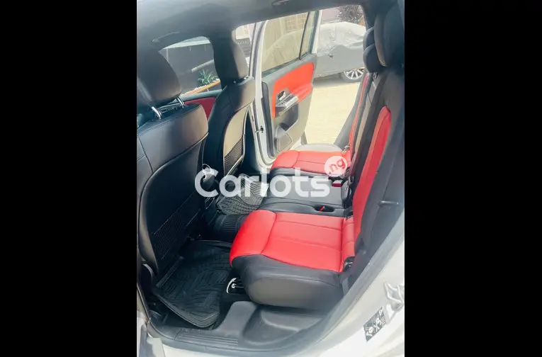 2023 Mercedes Benz GLB250 4MATIC - 3/5