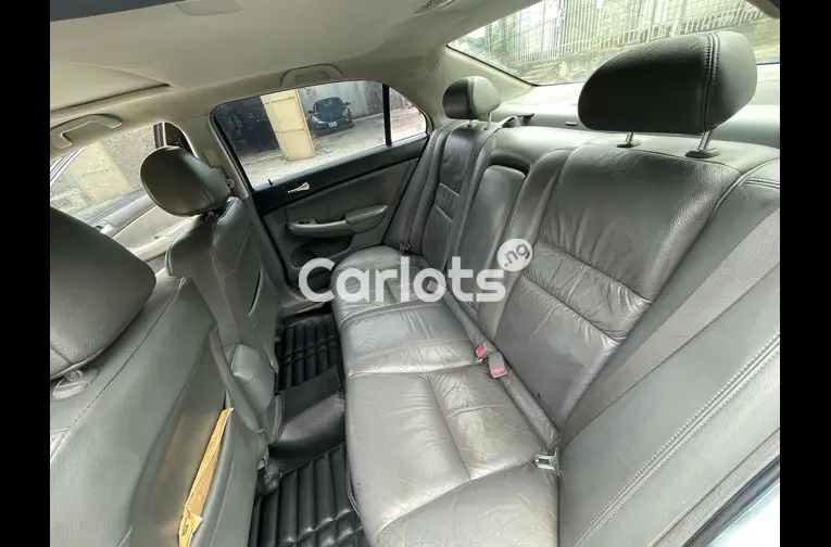 Clean 2007 Honda Accord - 3/5