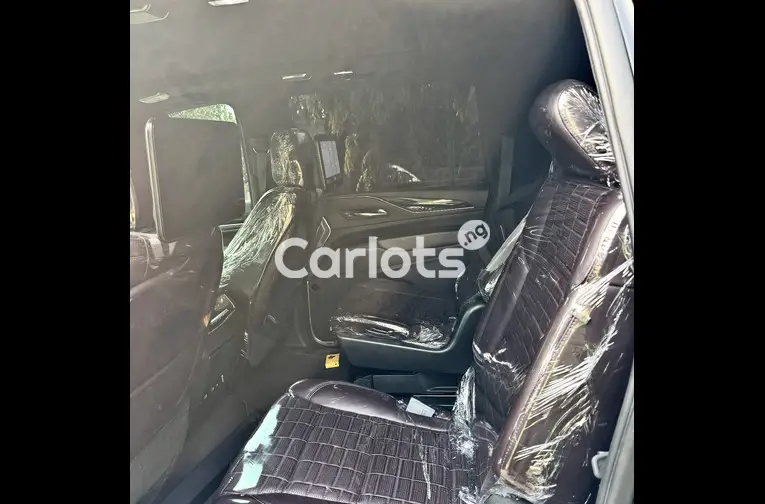 FOREIGN USED 2022 CADILLAC ESCALADE - 4/5