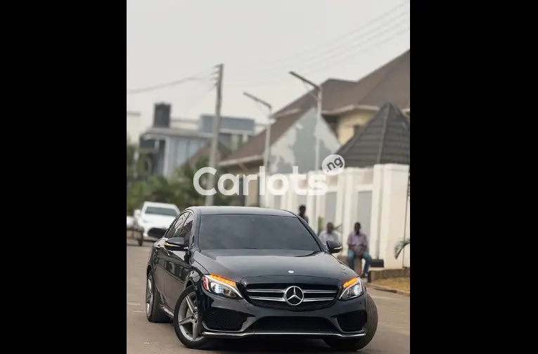 2016 MERCEDES BENZ C300