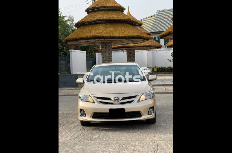 2013 TOYOTA COROLLA LE