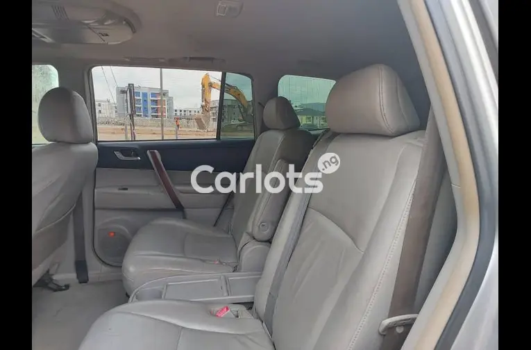 2013 UPGRADED KEYLESS TOYOTA HIGHLANDER - 4/5