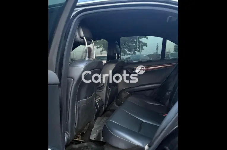 2011 MERCEDES BENZ C300 - 3/5