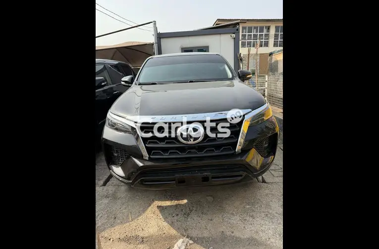 2016 TOYOTA FORTUNER - 2/5