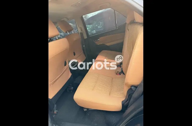 2016 TOYOTA FORTUNER - 4/5