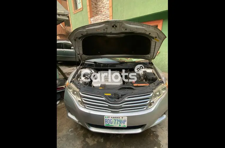 Clean First Body 2011 Toyota VENZA AWD - 4/5