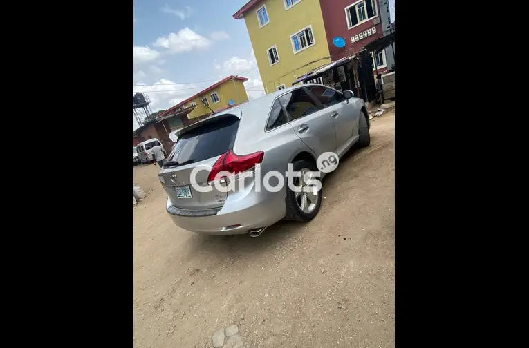 Clean First Body 2011 Toyota VENZA AWD - 5/5