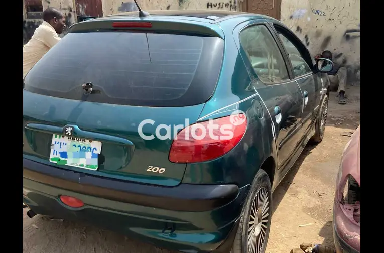 Distress sales Automatic Peugeot 206 with, pano, untampered engine and gear - 1/5