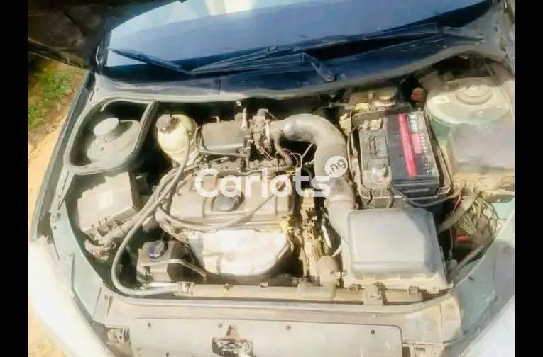 Distress sales Automatic Peugeot 206 with, pano, untampered engine and gear - 4/5