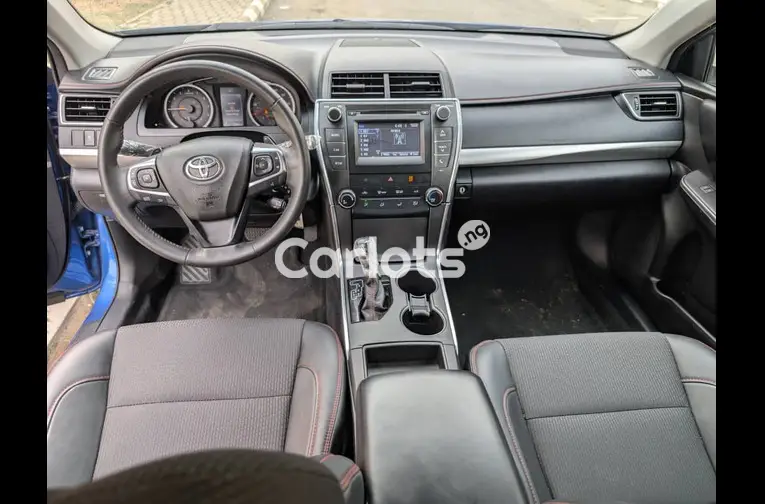 Used Toyota Camry 2017 - 2/5