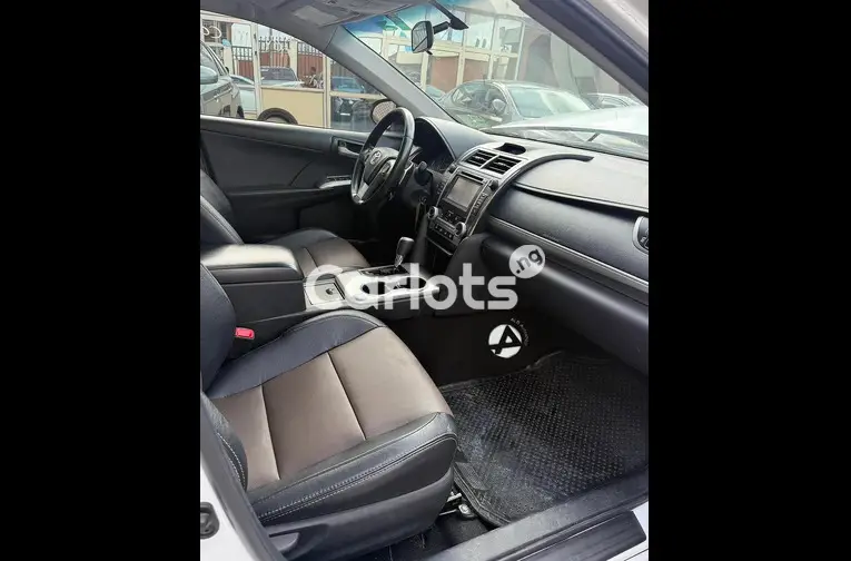 2014 Toyota Camry SE Prime - 3/5