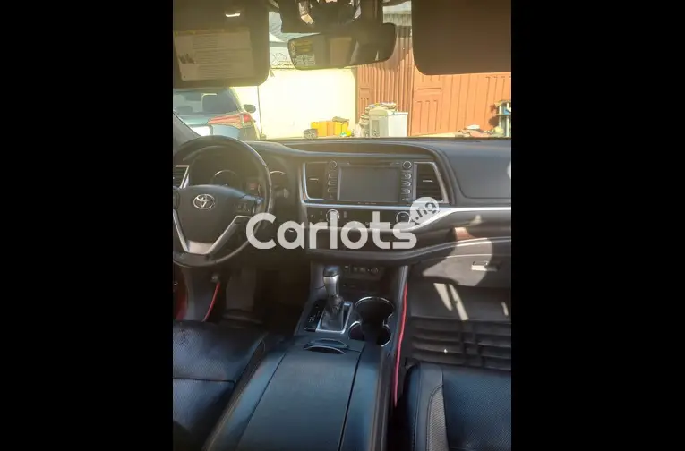 Clean 2018 Toyota Highlander Limited V6 - 2/5