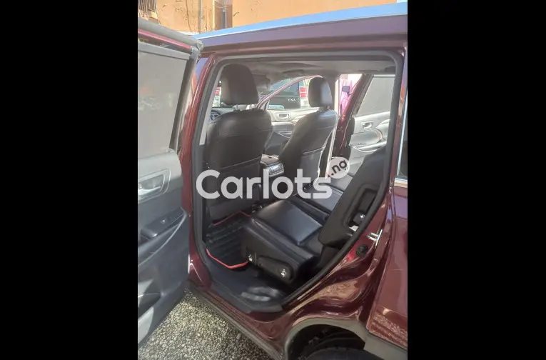 Clean 2018 Toyota Highlander Limited V6 - 3/5