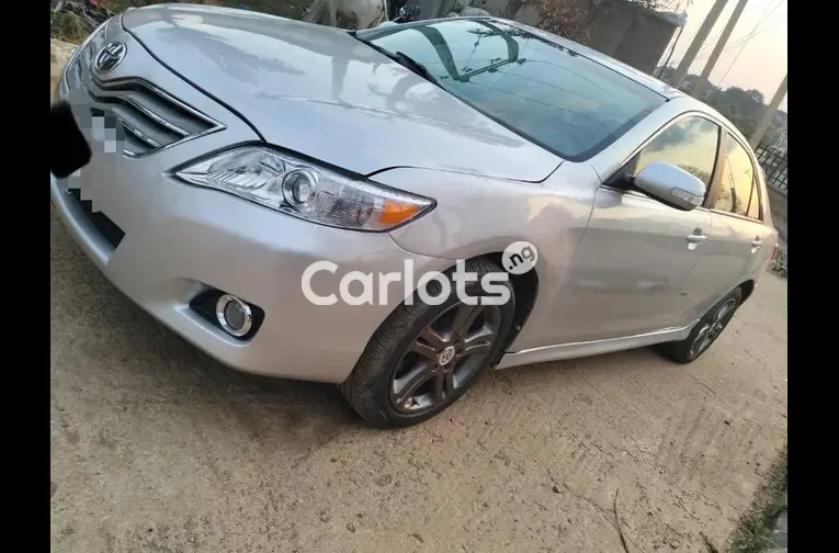 2011 UPGRADED TOYOTA CAMRY LE - 1/5