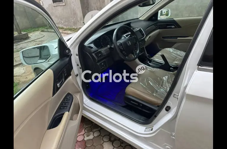 2016 HONDA ACCORD FULL OPTION - 2/5