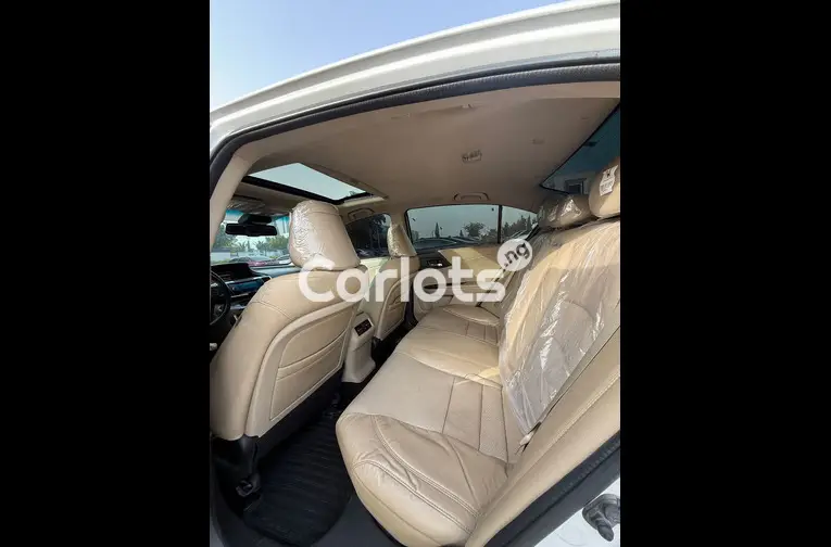 2017 UPGRADED HONDA ACCORD FULL OPTION - 4/5