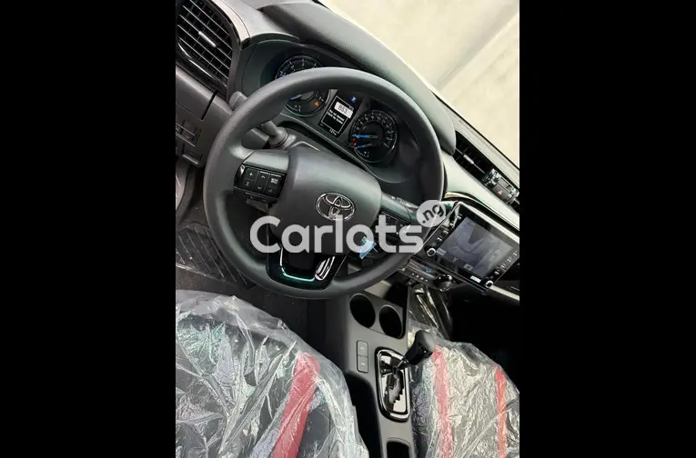 BRAND NEW 2025 TOYOTA HILUX ADVENTURE - 2/5