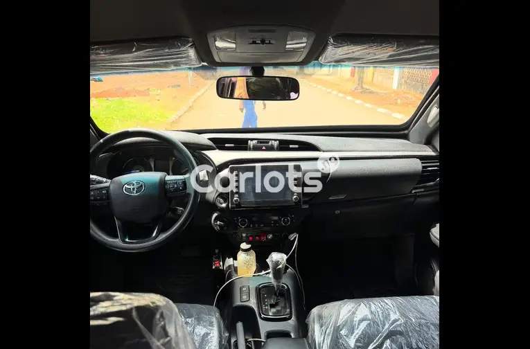 2021 BULLETPROOF TOYOTA HILUX ADVENTURE - 2/5