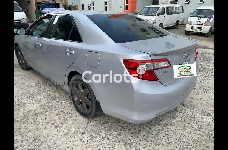 Clean Registered 2012 Toyota Camry LE - 4/5
