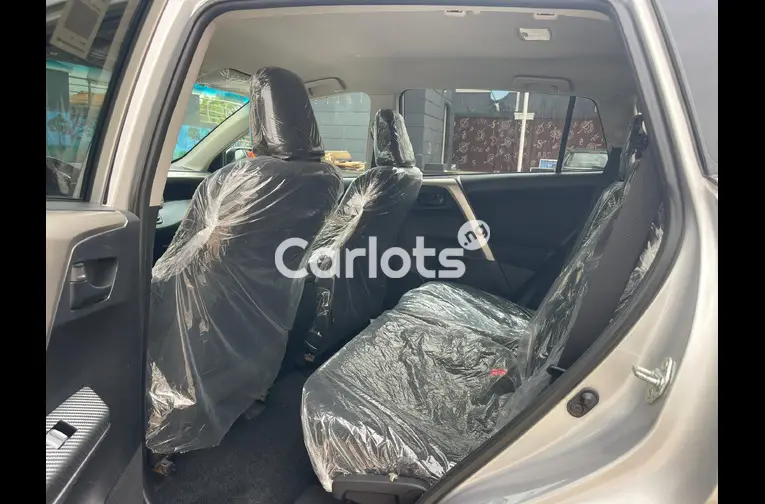 FOREIGN USED 2018 UPGRADED TOYOTA RAV4 XLE - 3/5