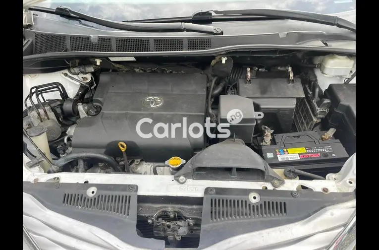 2011 TOYOTA SIENNA LE - 5/5