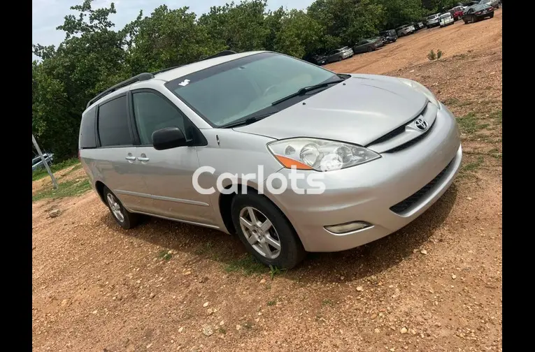 FOREIGN USED 2008 TOYOTA SIENNA LE - 2/5