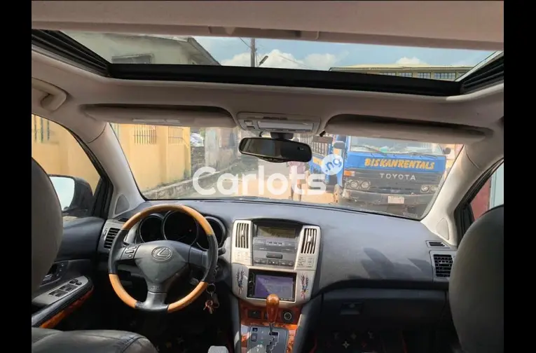 Clean 2006 Lexus RX330 - 2/5