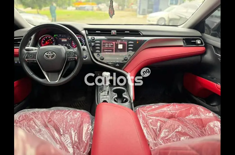 FOREIGN USED 2019 TOYOTA CAMRY XSE FULL OPTION - 2/5