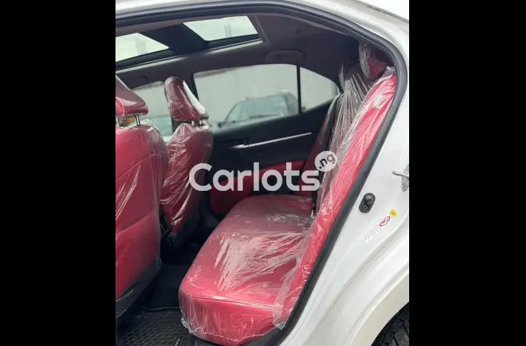 FOREIGN USED 2019 TOYOTA CAMRY XSE FULL OPTION - 3/5