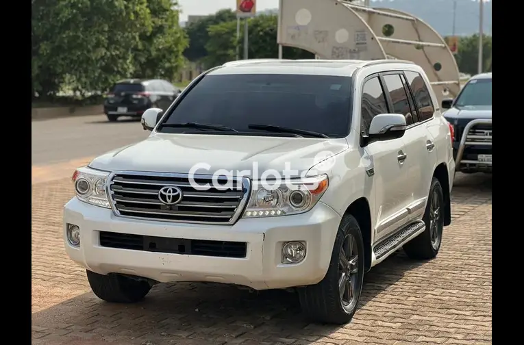 2015 TOYOTA LAND CRUISER V6 - 1/5