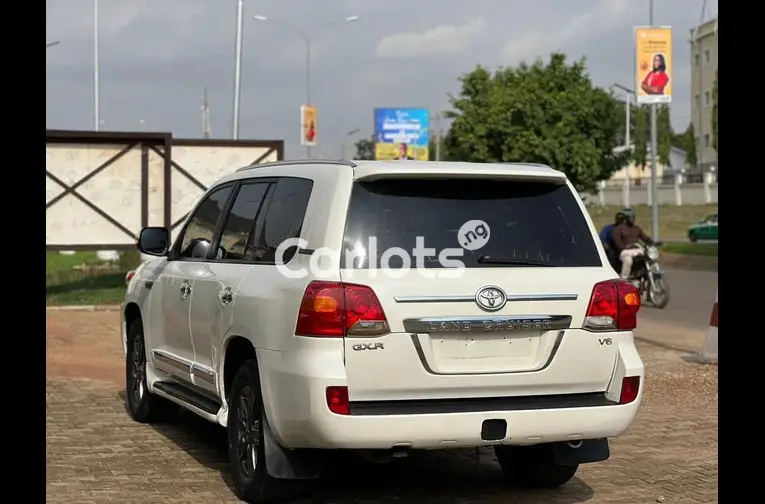 2015 TOYOTA LAND CRUISER V6 - 5/5