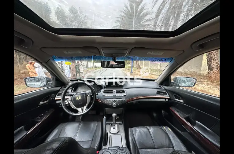 2012 HONDA CROSSTOUR - 2/5