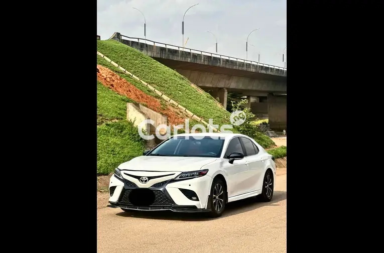 2018 TOYOTA CAMRY XSE