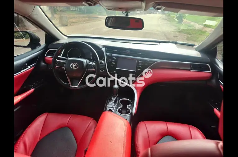 2018 TOYOTA CAMRY XSE - 3/5