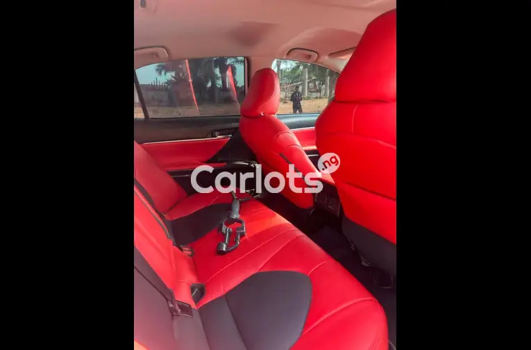 2018 TOYOTA CAMRY XSE - 4/5