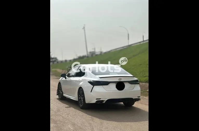 2018 TOYOTA CAMRY XSE - 5/5