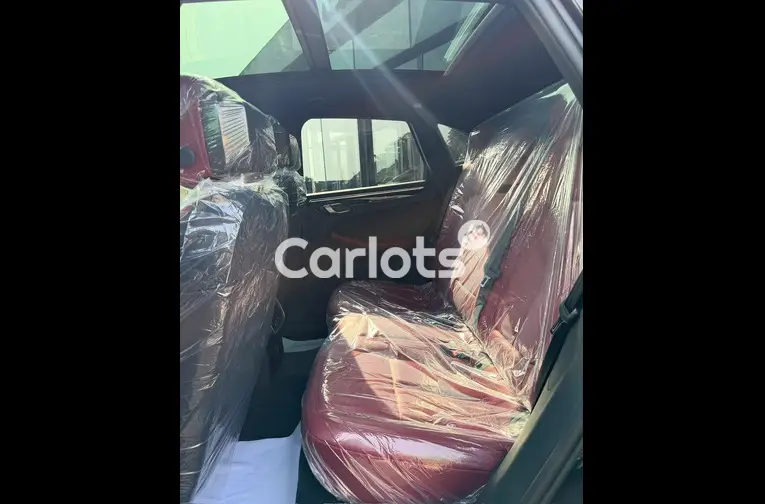 2024 PORSCHE MACAN S - 3/5