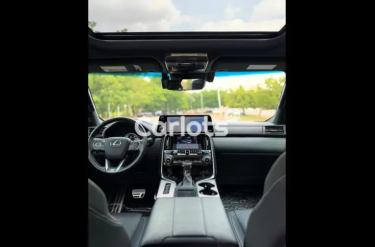 BRAND NEW 2024 LEXUS LX600 - 2/5
