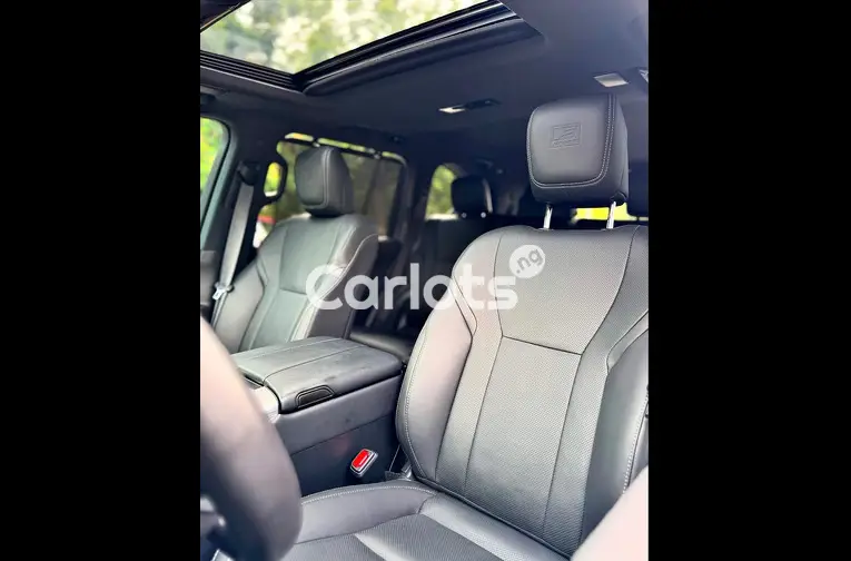 BRAND NEW 2024 LEXUS LX600 - 3/5