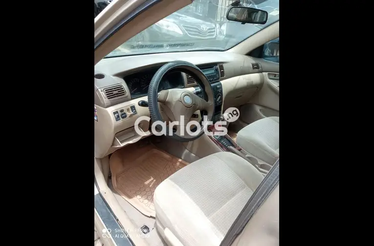 Clean 2005 Toyota Corolla - 2/5