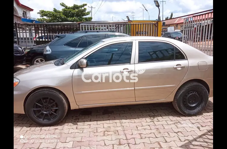 Clean 2005 Toyota Corolla - 4/5