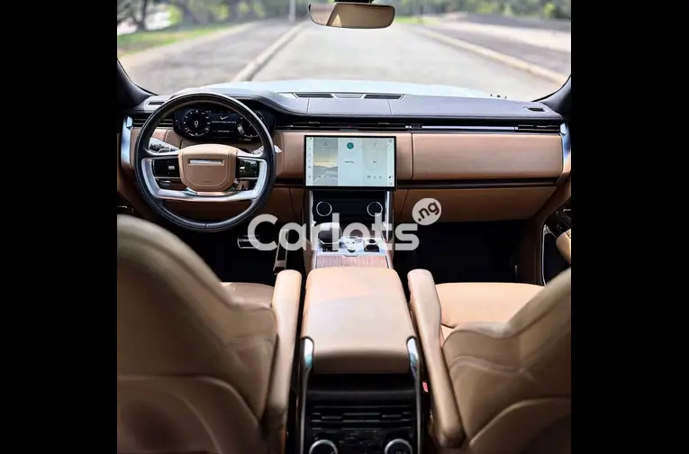 BRAND NEW 2023 RANGE ROVER VOGUE P400 SE - 3/5