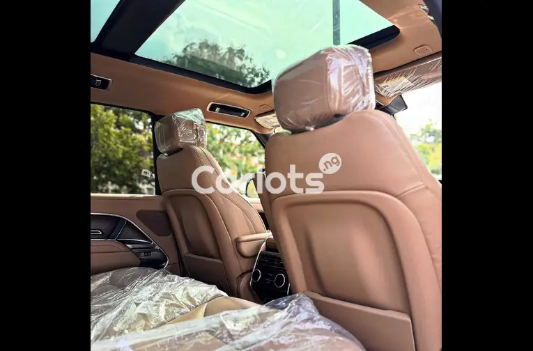 BRAND NEW 2023 RANGE ROVER VOGUE P400 SE - 4/5