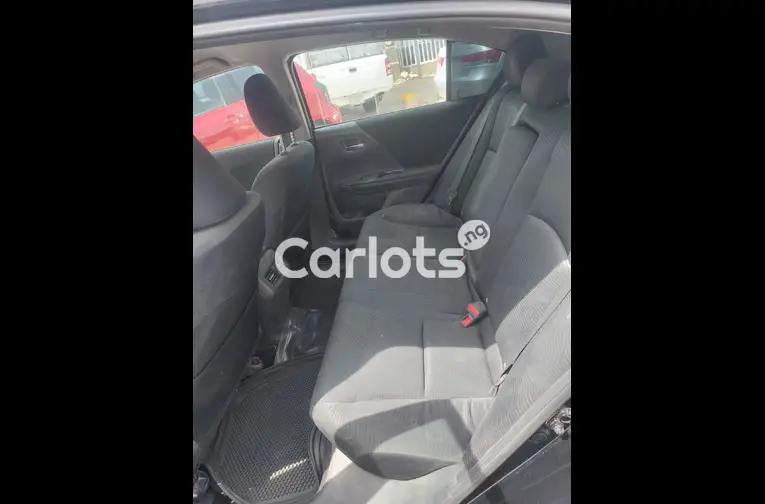 Distress sales 2014 Honda Accord with untampered engine and gear - 2/5