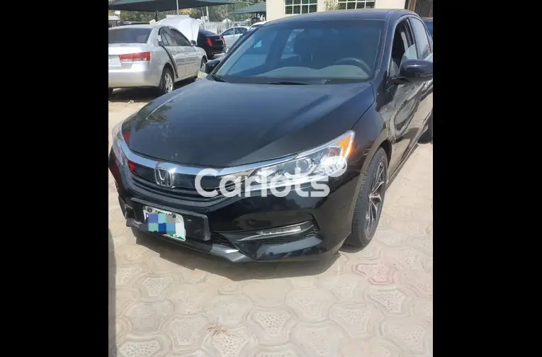 Distress sales 2014 Honda Accord with untampered engine and gear - 1/5