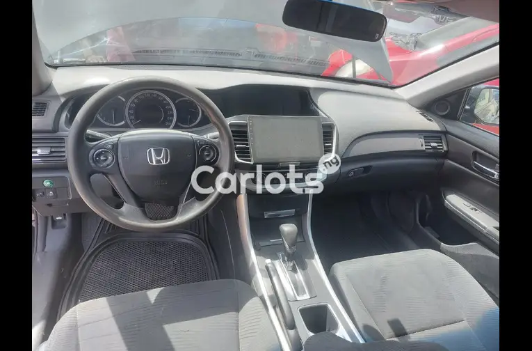 Distress sales 2014 Honda Accord with untampered engine and gear - 4/5