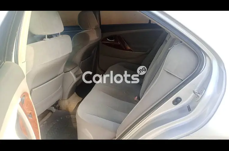 Clean 2008 Toyota Camry - 3/5