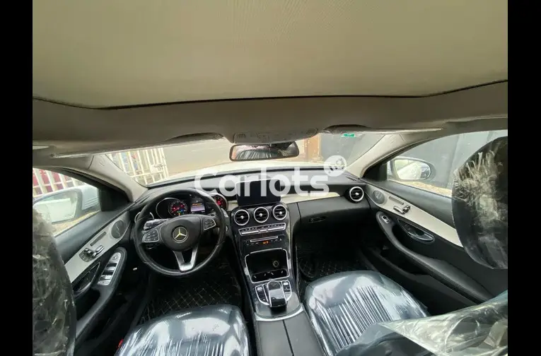 2016 Mercedes Benz C300 4MATIC - 2/5